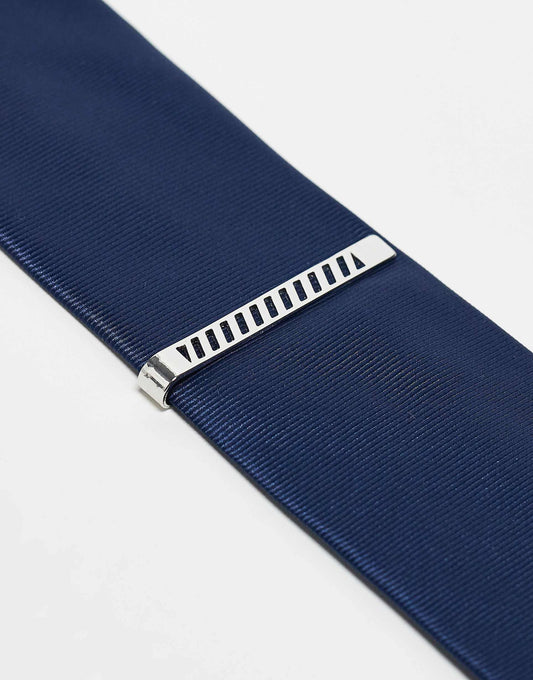 Tie Bar With Cut Out Detail