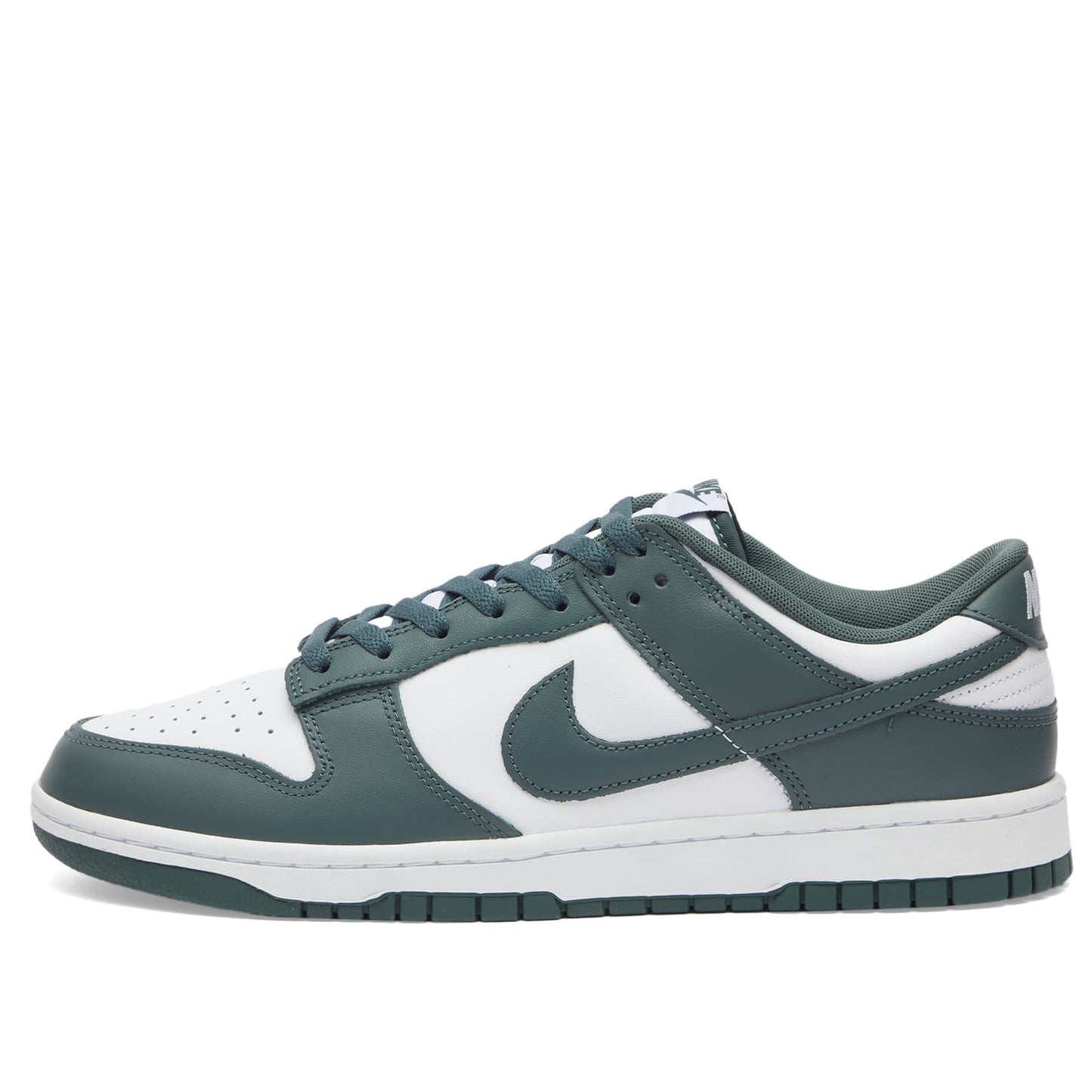 Dunk Low Retro Sneaker