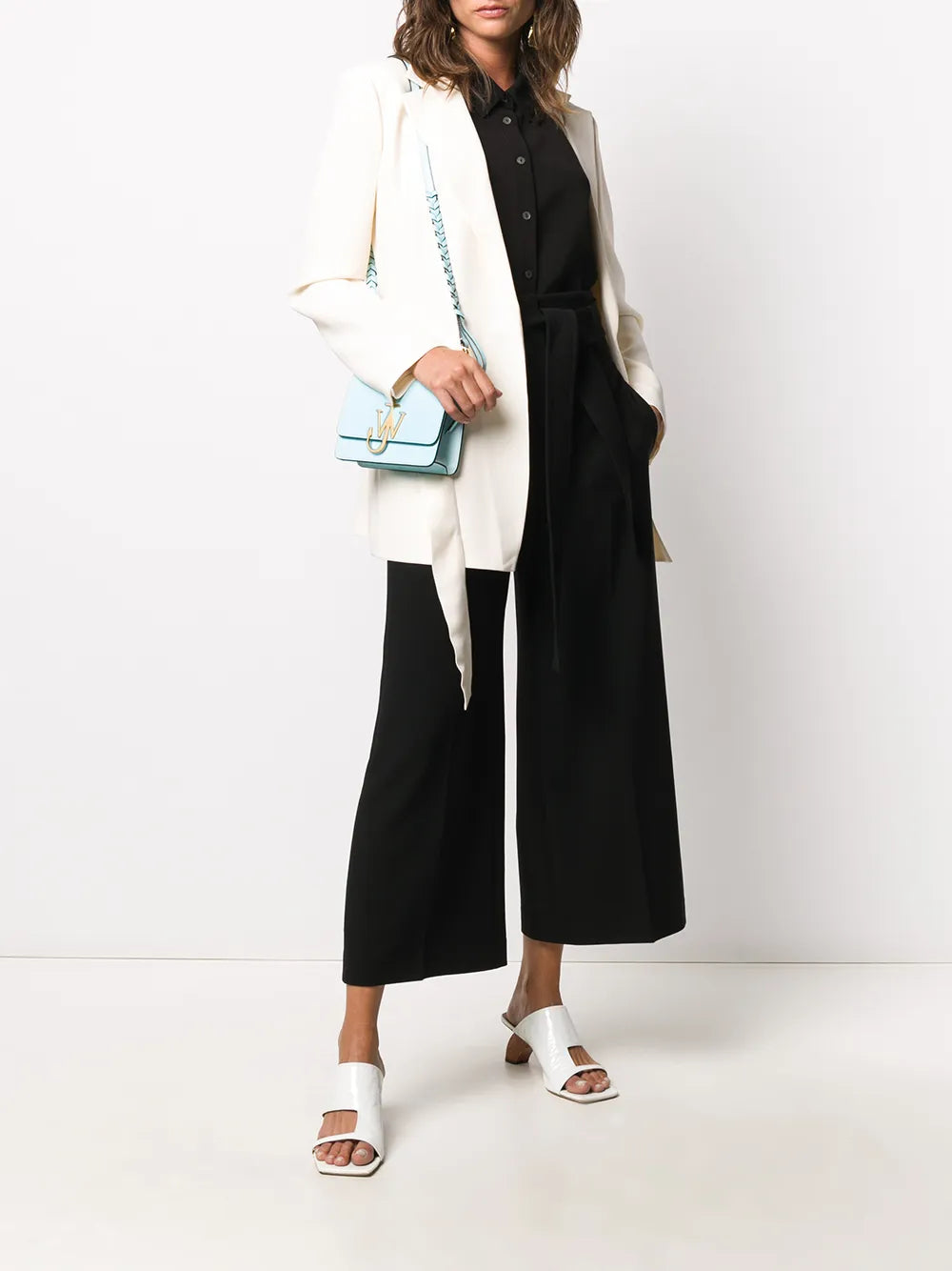 Pointed Collar Sleeveless Shirt