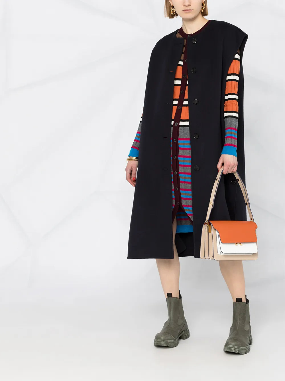 Sleeveless Button-Fastening Coat