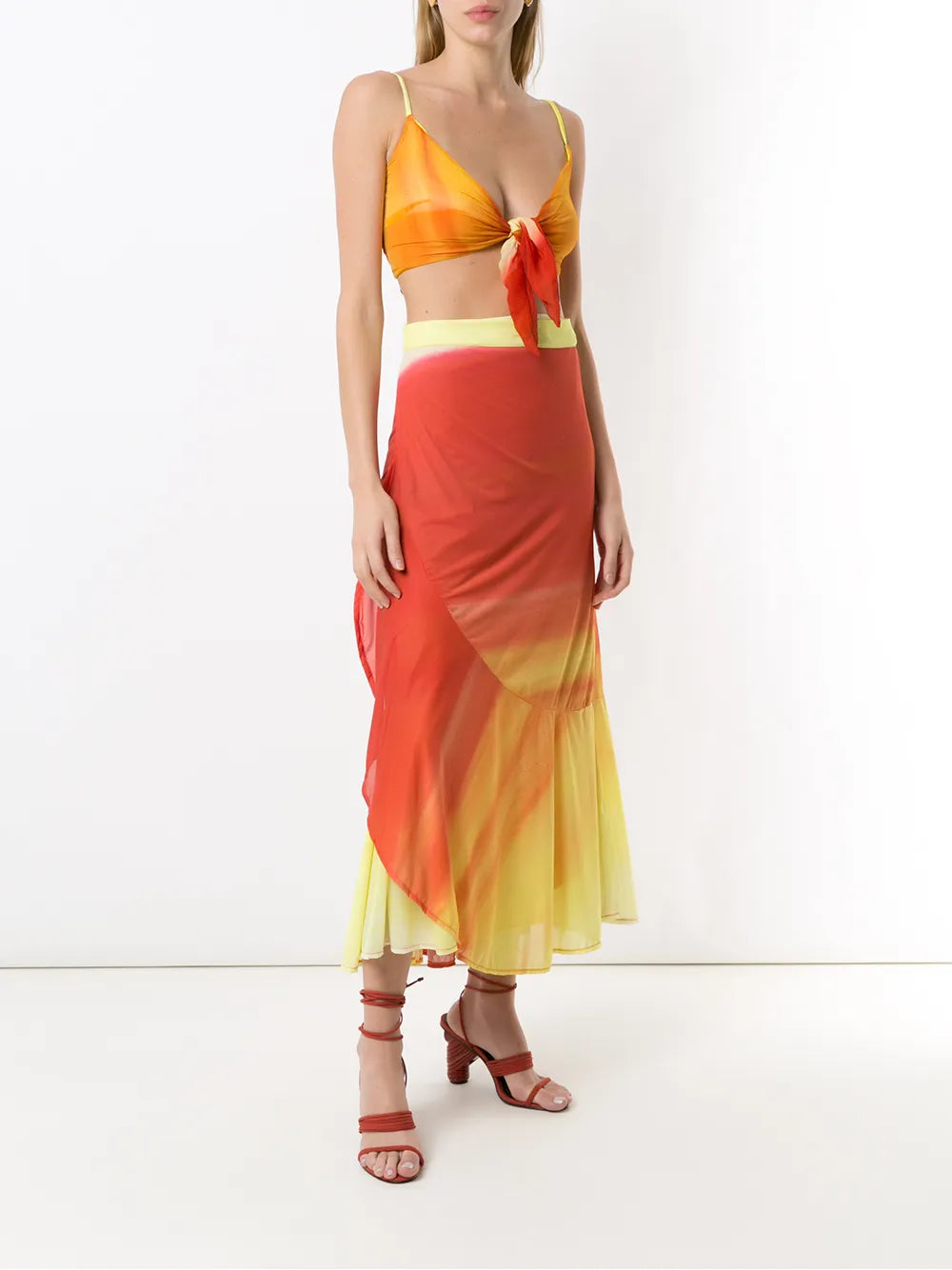 Tie-Fastening Cropped Top