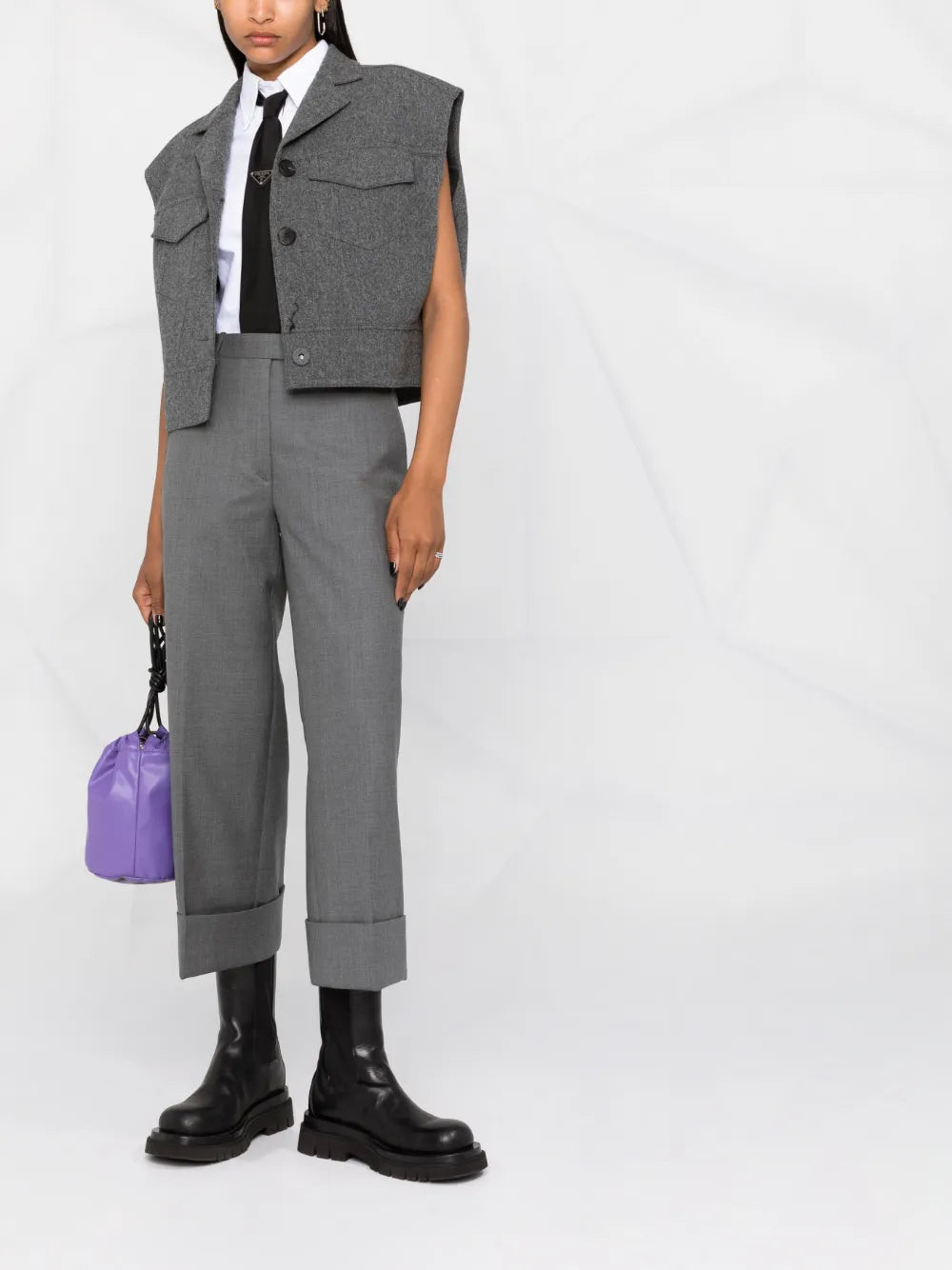 Sleeveless Pointed Collar Shirt