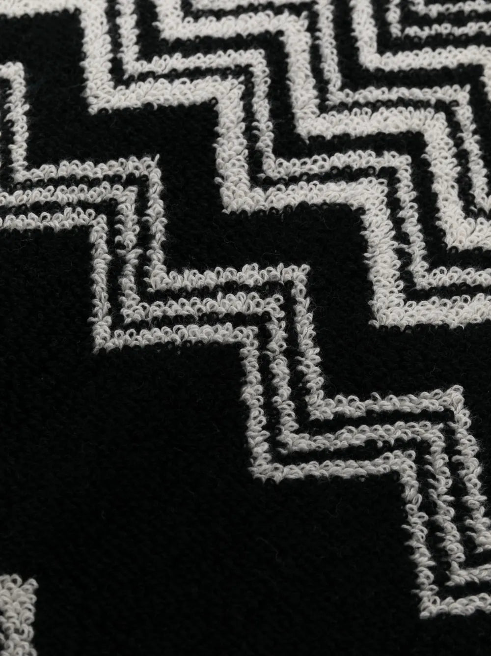 Woven Zigzag-Print Bath Towel