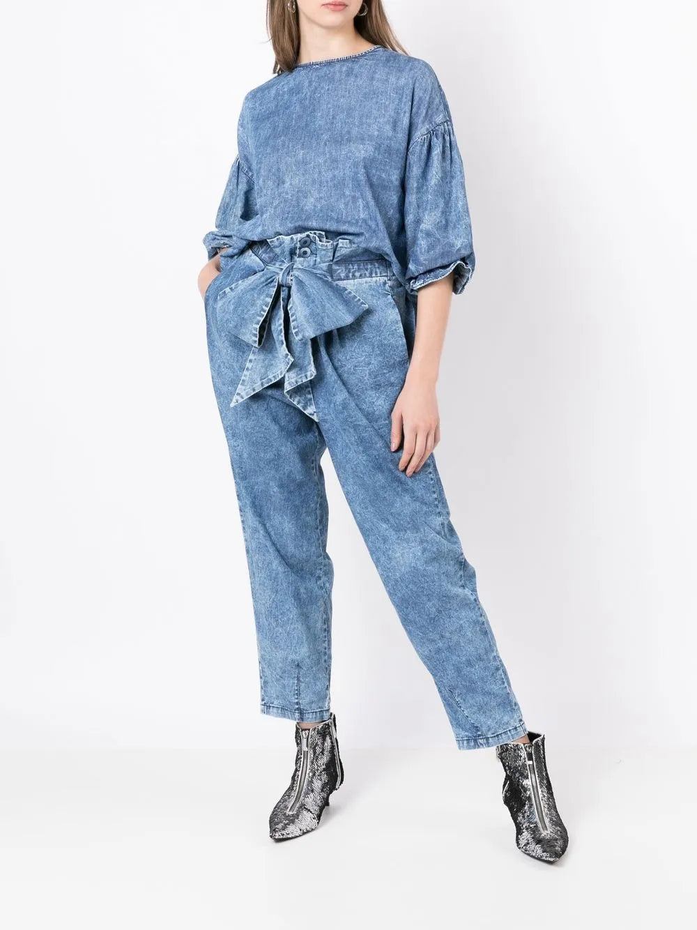High-Waisted Jeans