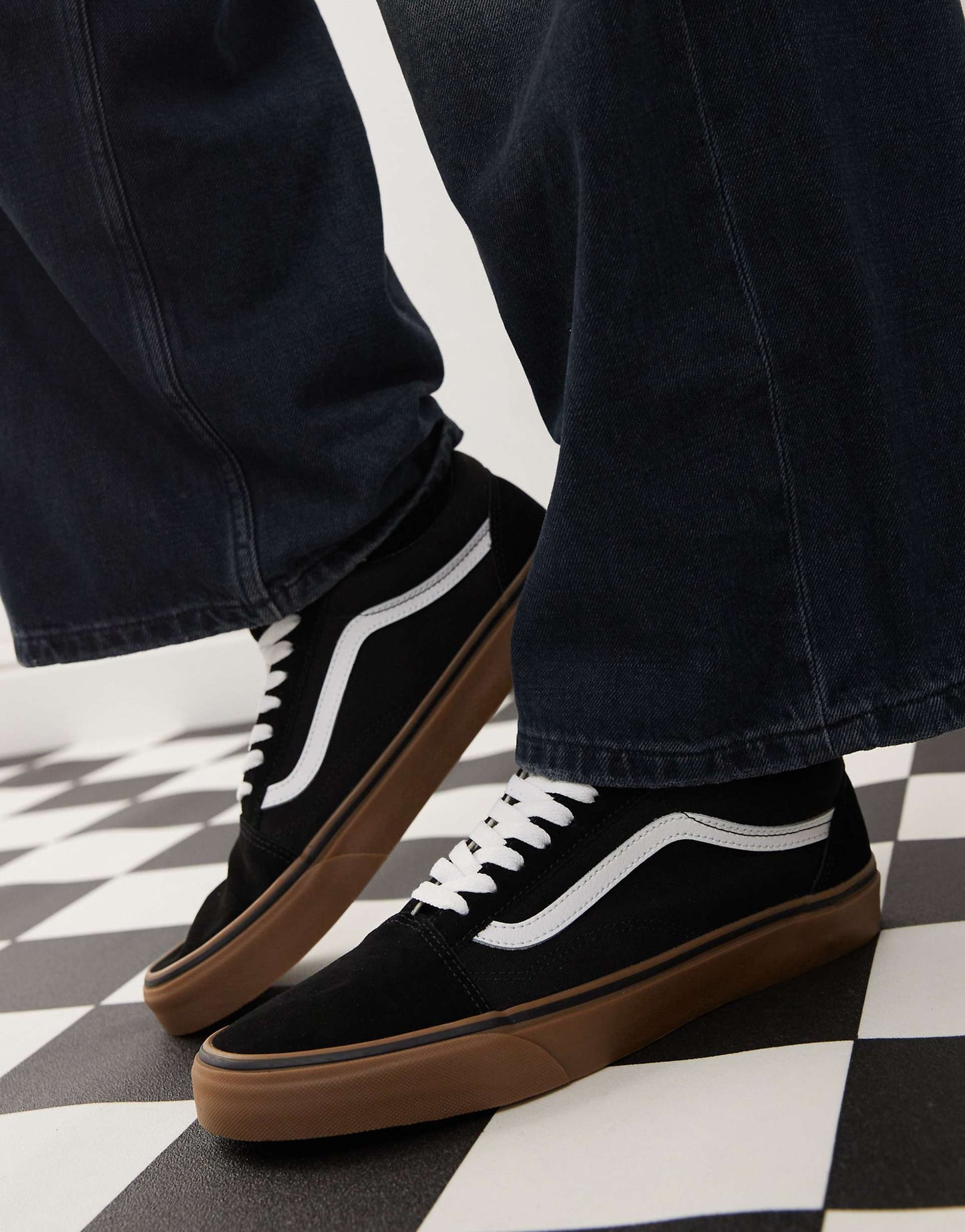 Old Skool Gum Sole Trainers