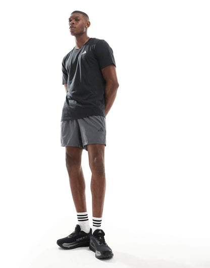 Training Essentials 5 Inch Woven Shorts