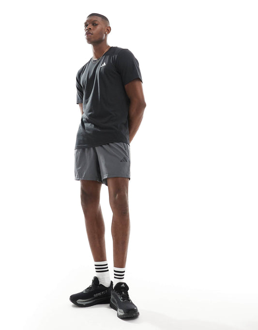 Training Essentials 5 Inch Woven Shorts