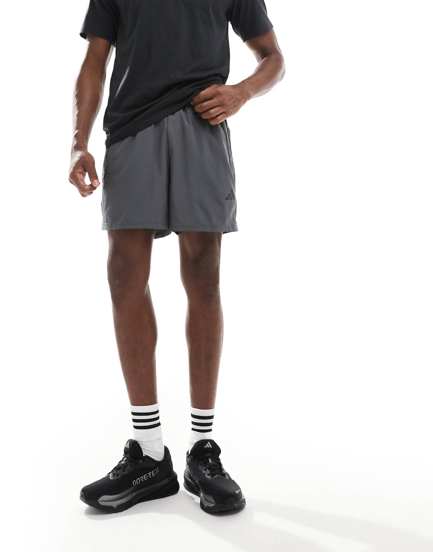 Training Essentials 5 Inch Woven Shorts