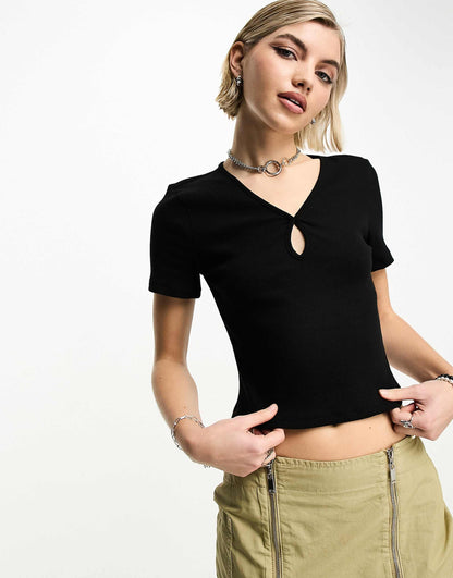 Ribbed Keyhole Detail Top