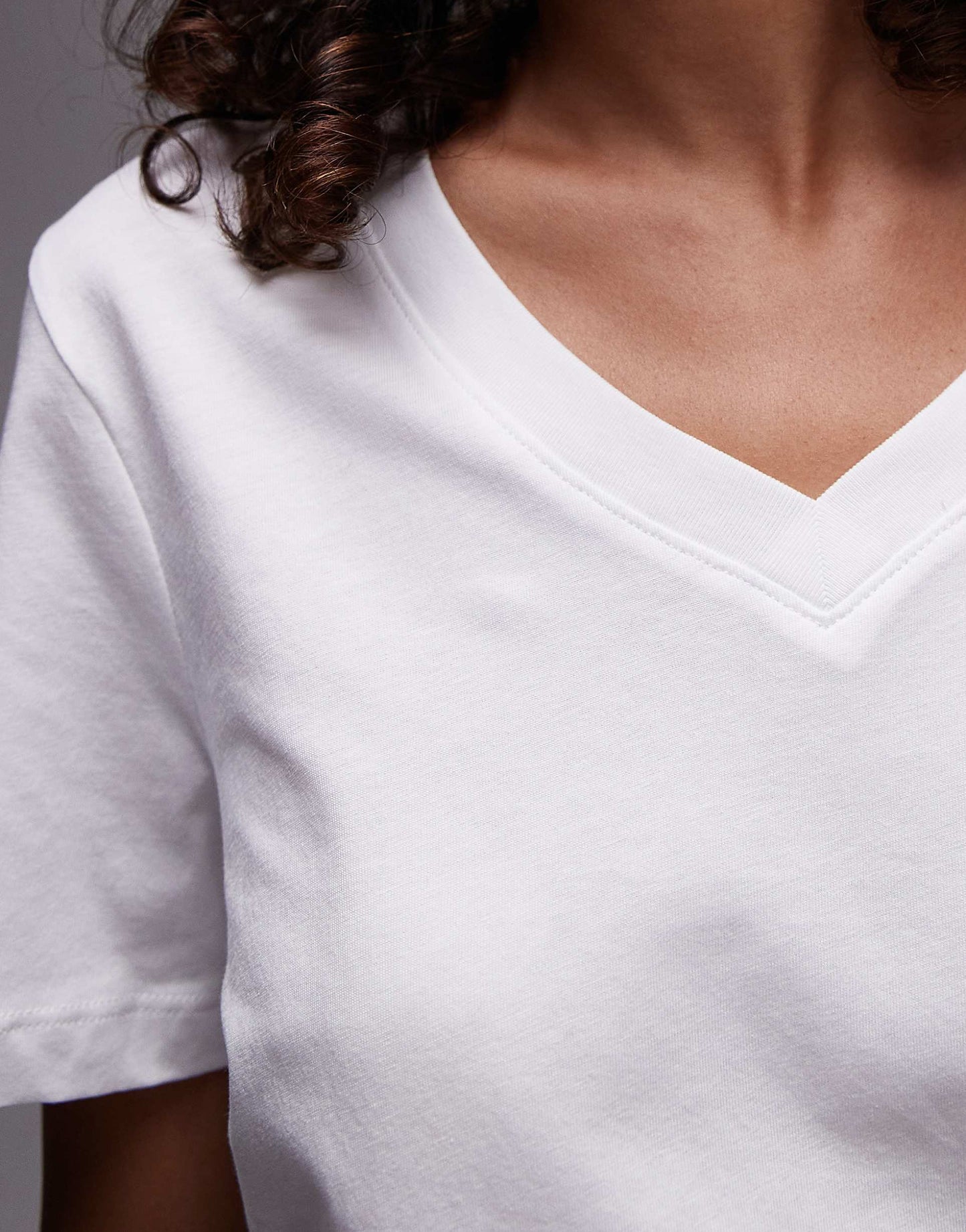 Femme V Neck T-Shirt With Short Sleeves