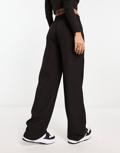 Light Weight Pintuck Wide Leg Trouser