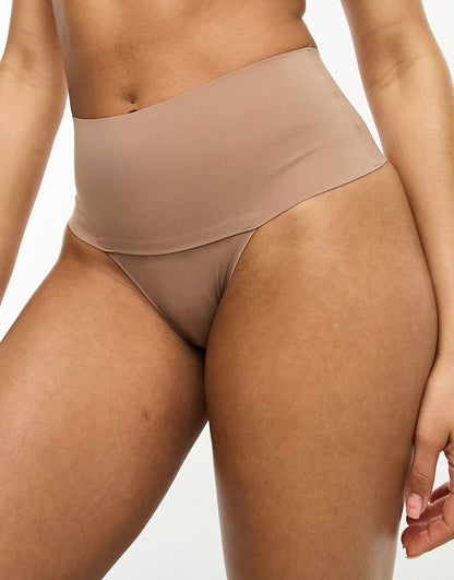 Undie-Tectable Smoothing Thong