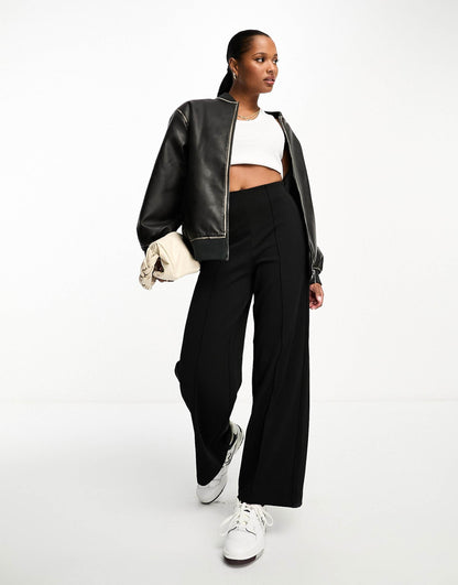 Petite Pin Tuck Wide Leg Trouser