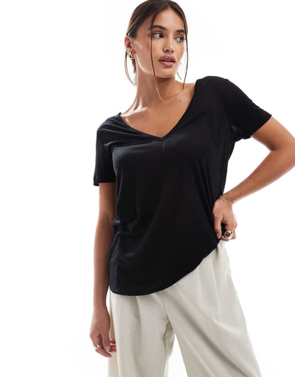 Relaxed V-Neck T-Shirt