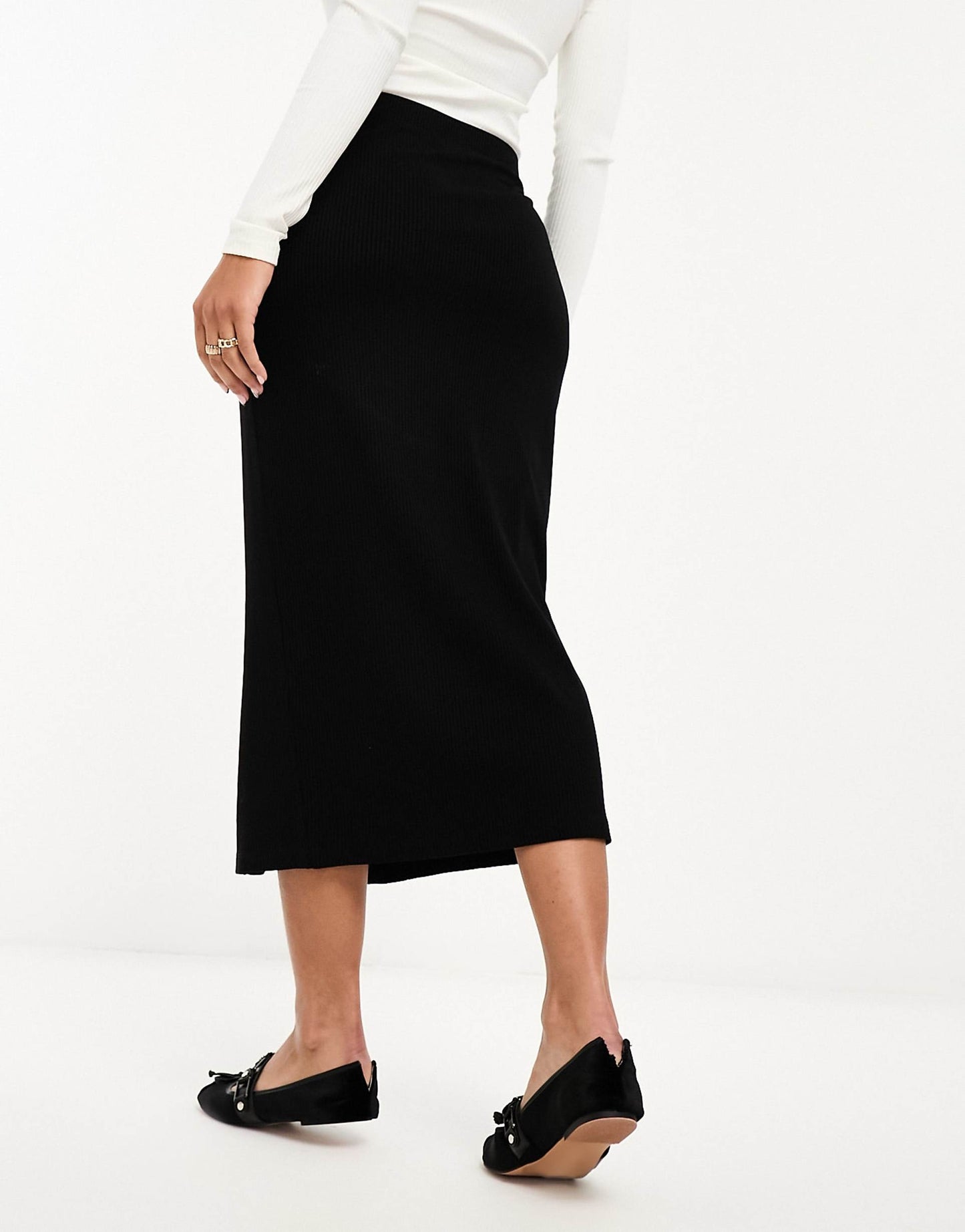 Ribbed Midi Skirt With Horn Buttons