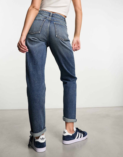 Slim Mom Jeans