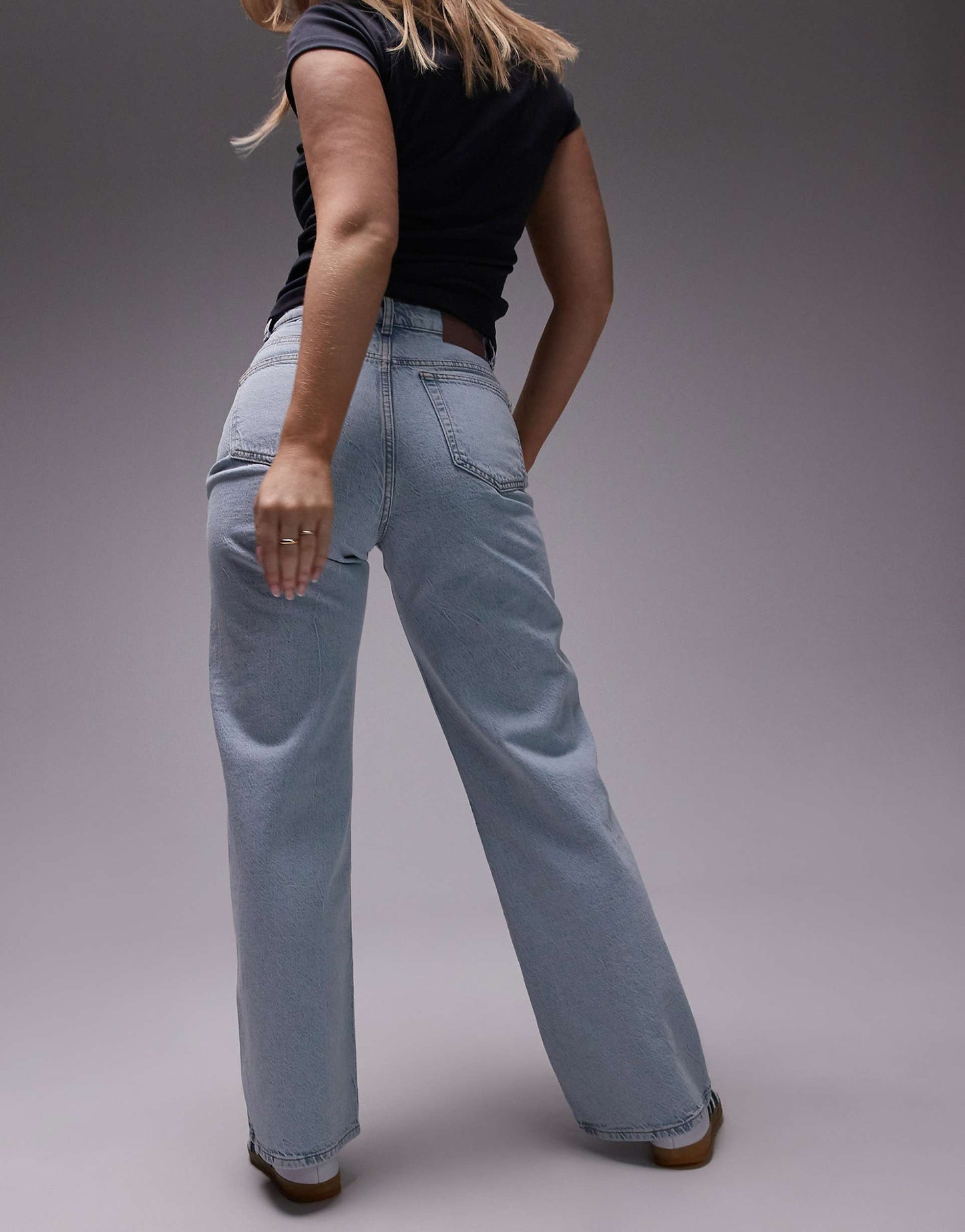 Hourglass Mid Rise Loose Fit Straight Jean