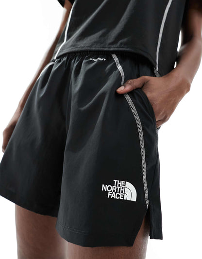 Training Hakuun Contour Seam Woven Shorts