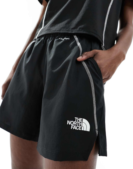 Training Hakuun Contour Seam Woven Shorts