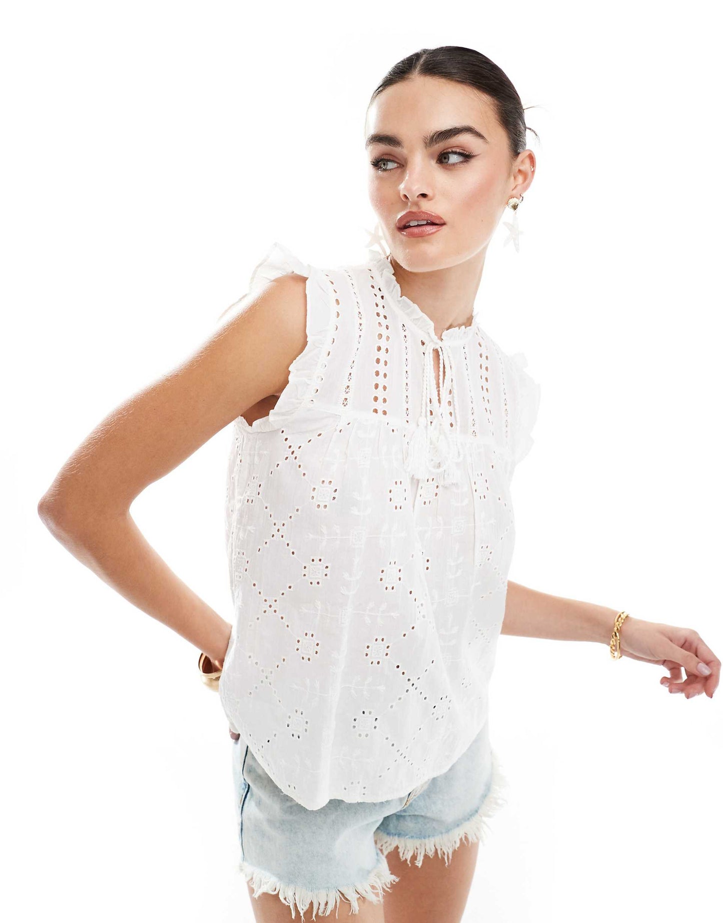 Broidery Sleeveless Top