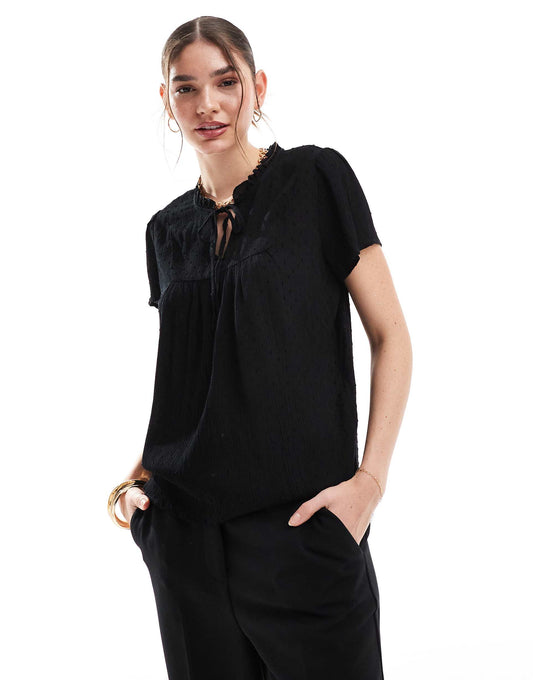 Broderie Pussybow Blouse
