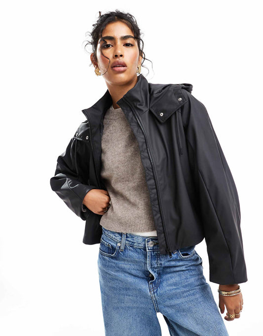 Rubberised Chuck On Rain Jacket With Pocket Detail