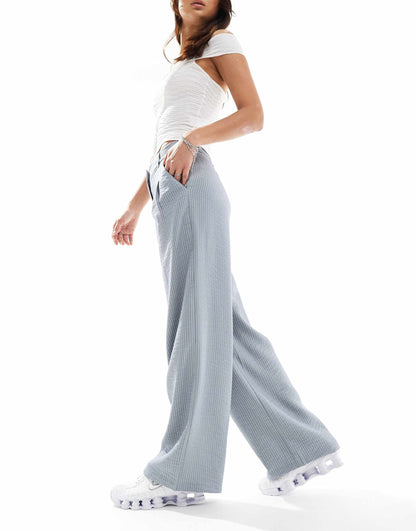 Relaxed Wide Leg Trousers