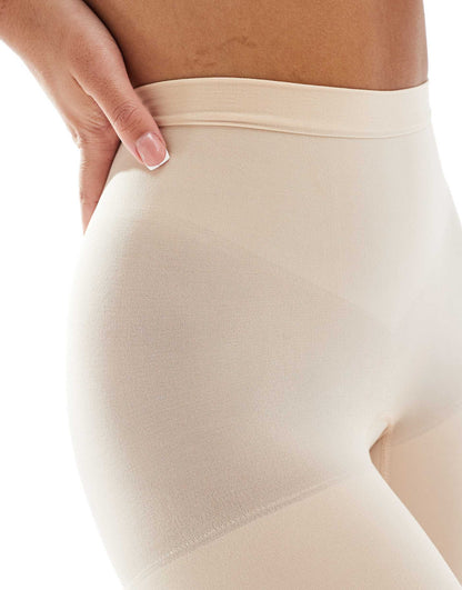 Everyday Seamless Shaping Short