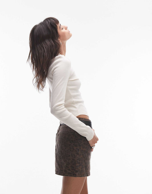 Rib Curve Hem Long Sleeve Tee