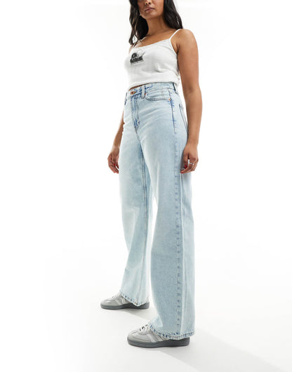 Relaxed Straight Leg Jean