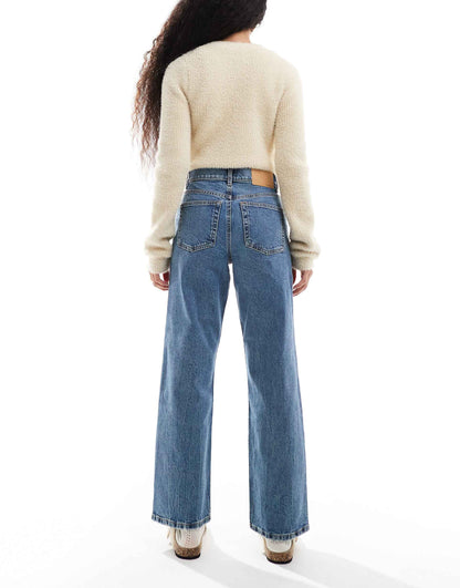 Petite Comfort Stretch Straight Leg Jean