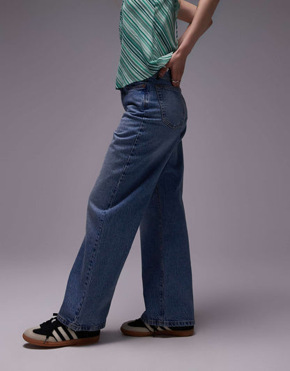 Petite Mid Rise Loose Fit Straight Jeans