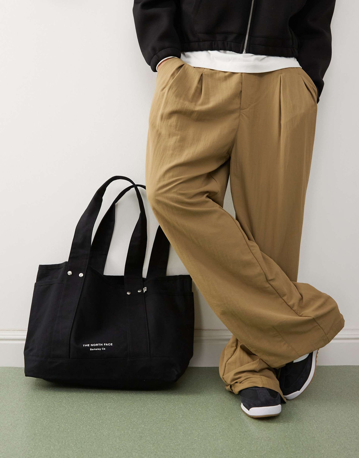 Circle Logo Tote Bag
