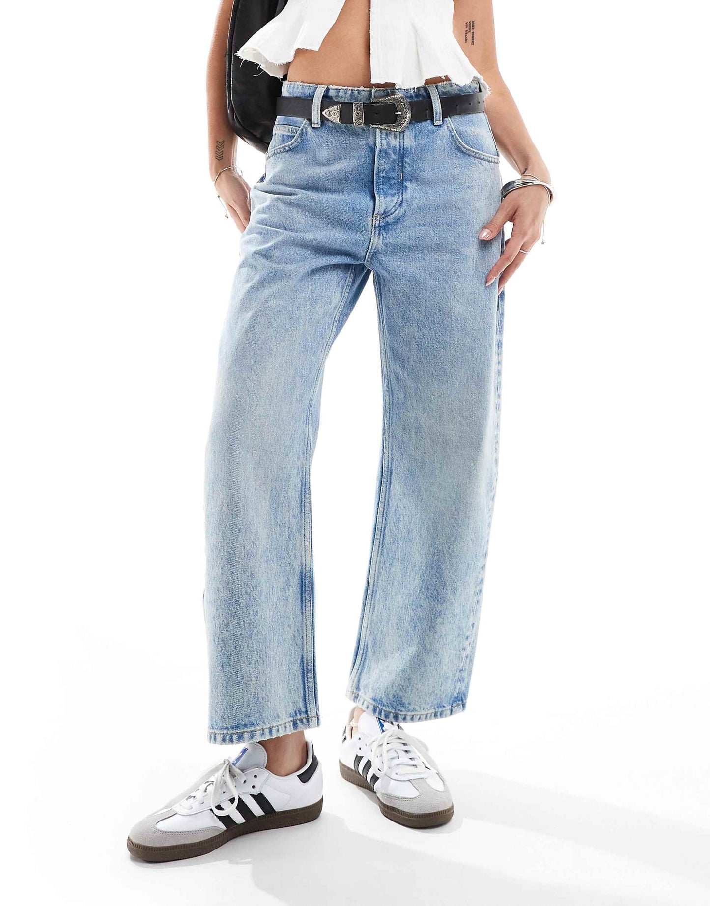 Low-Rise Cropped Baggy Jeans
