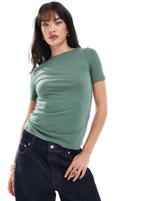 Boat Neck Fitted T-Shirt