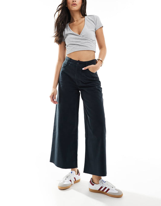 Cropped Wide Leg Trouser With Raw Hem