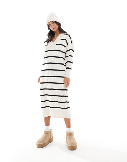 Petite Knitted V Neck Midaxi Dress