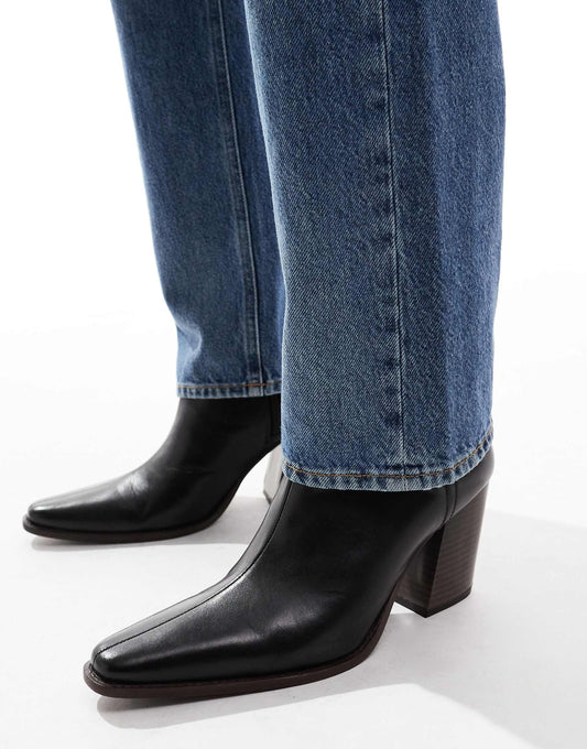 Heeled Chelsea Boot