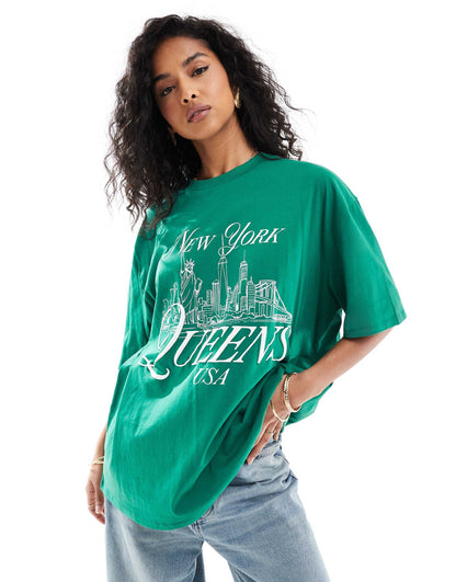 Boyfriend Fit T-Shirt With Queens New York Puff Graphic