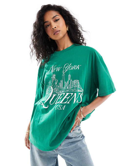 Boyfriend Fit T-Shirt With Queens New York Puff Graphic