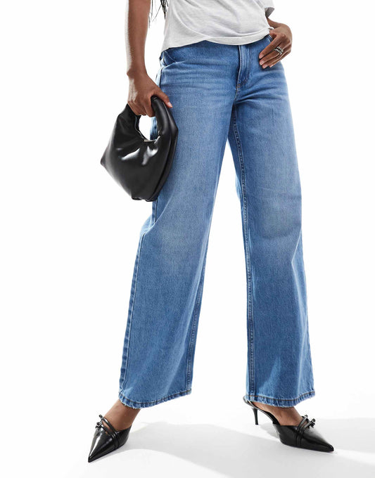 Relaxed Straight Leg Jean