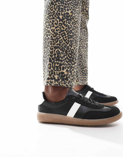 Cally Wide Fit Trainer With Gum Sole