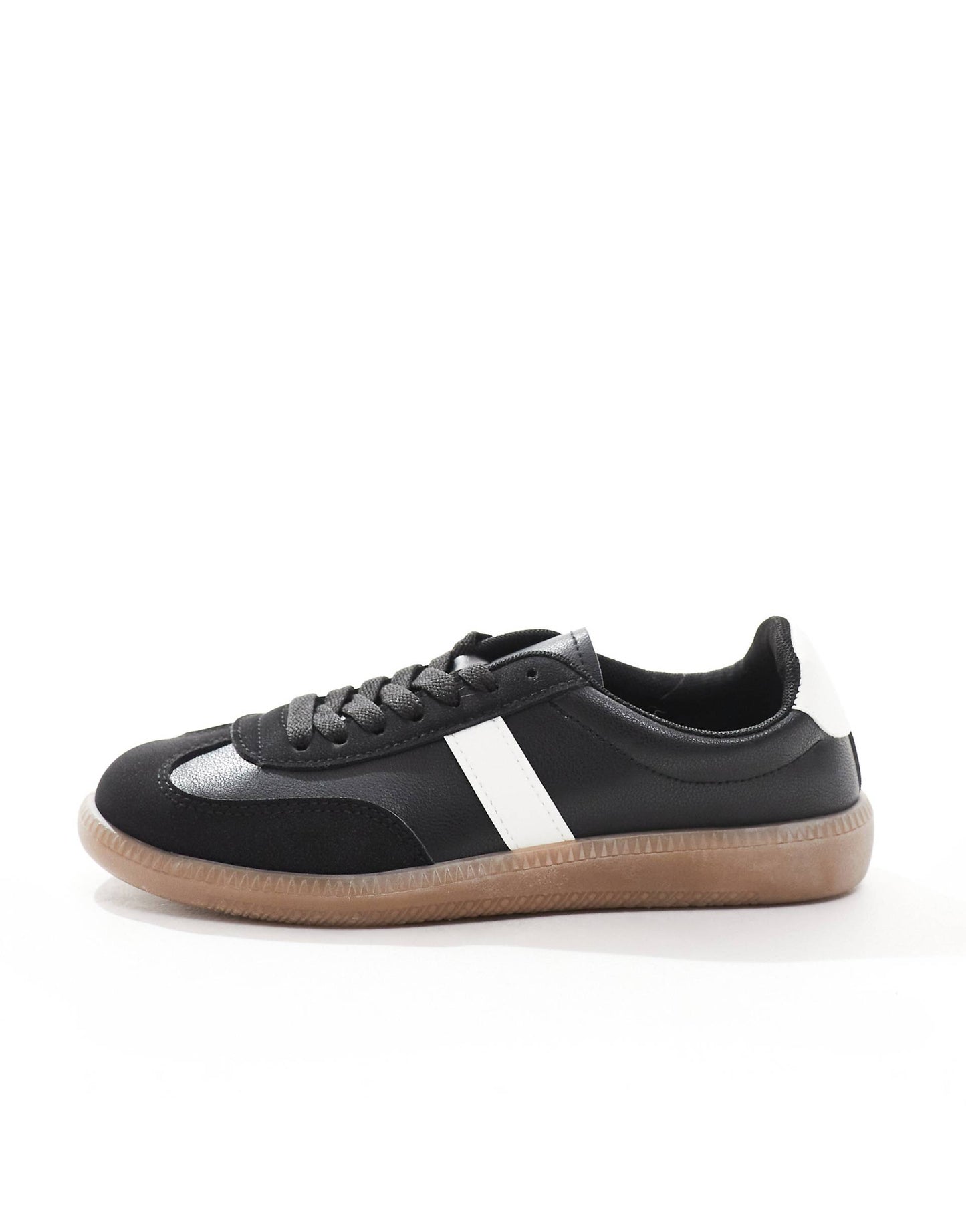 Cally Wide Fit Trainer With Gum Sole