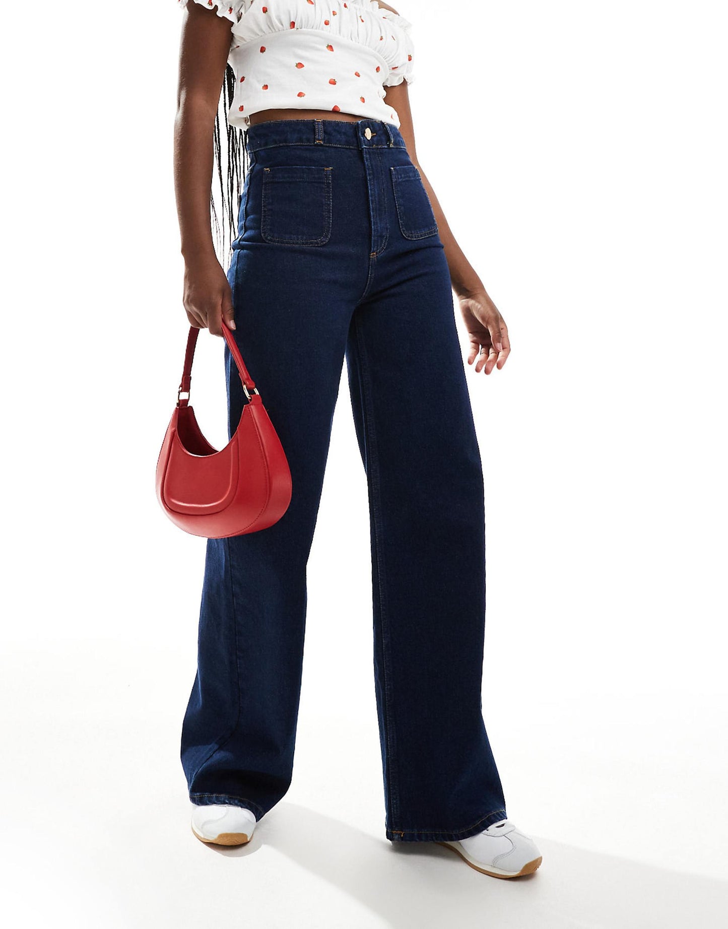 Clean Wide Leg Jeans With Front Pockets