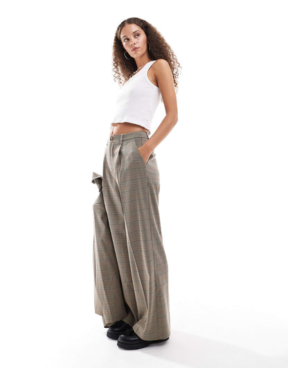 Wide Leg Tailored Trouser