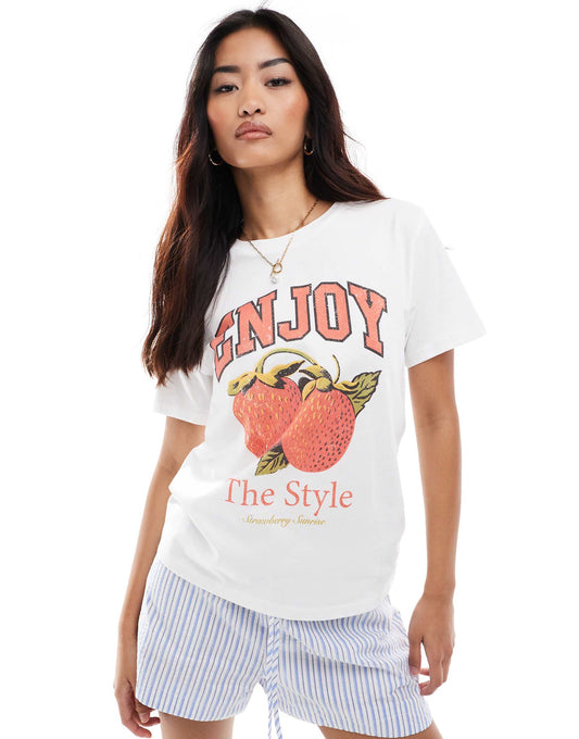 Enjoy Strawberry Detail Graphic T-Shirt