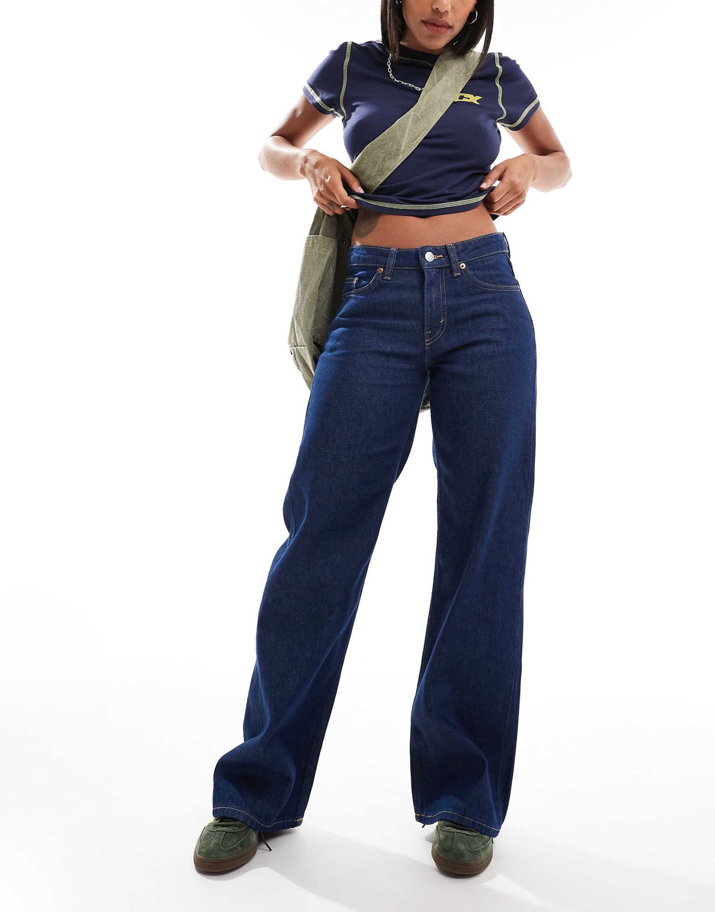 Imoo Low Waisted Wide Fit Jeans