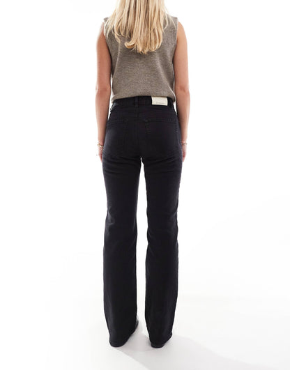 D98 Petite Straight Leg Jeans