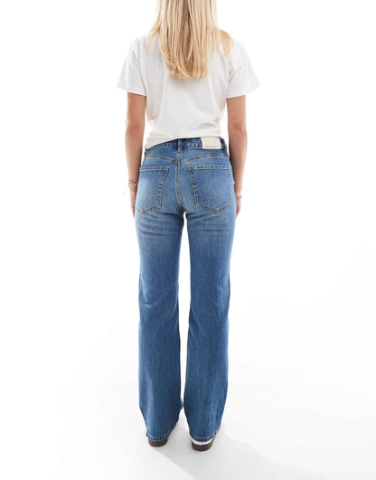 D98 Petite Straight Leg Jeans