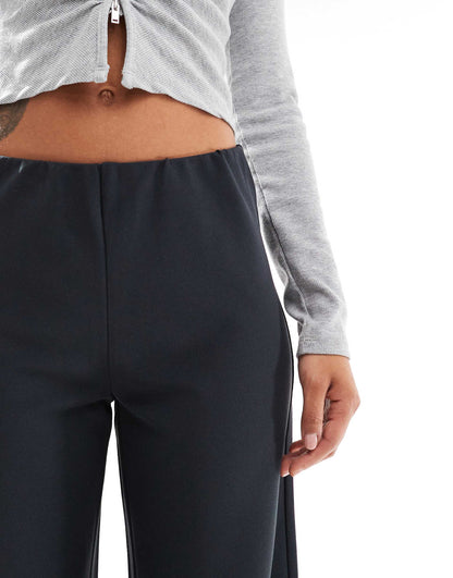 Loose Pull On Trousers